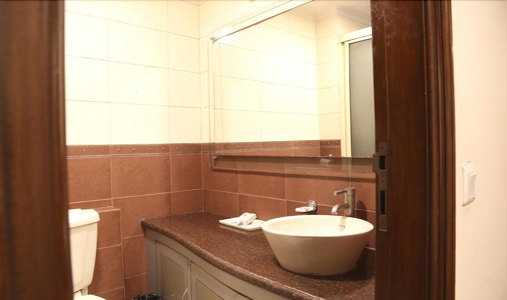 Hotel Chirag Residency Nowe Delhi Zewnętrze zdjęcie