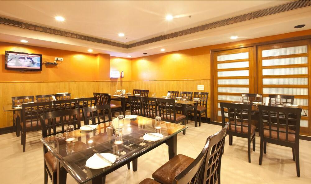 Hotel Chirag Residency Nowe Delhi Zewnętrze zdjęcie
