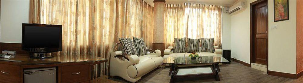 Hotel Chirag Residency Nowe Delhi Zewnętrze zdjęcie