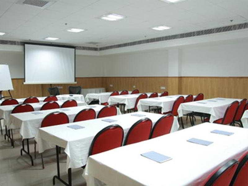 Hotel Chirag Residency Nowe Delhi Zewnętrze zdjęcie
