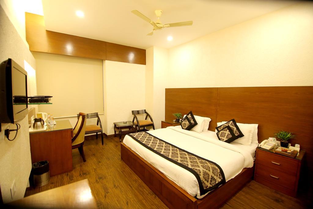 Hotel Chirag Residency Nowe Delhi Zewnętrze zdjęcie