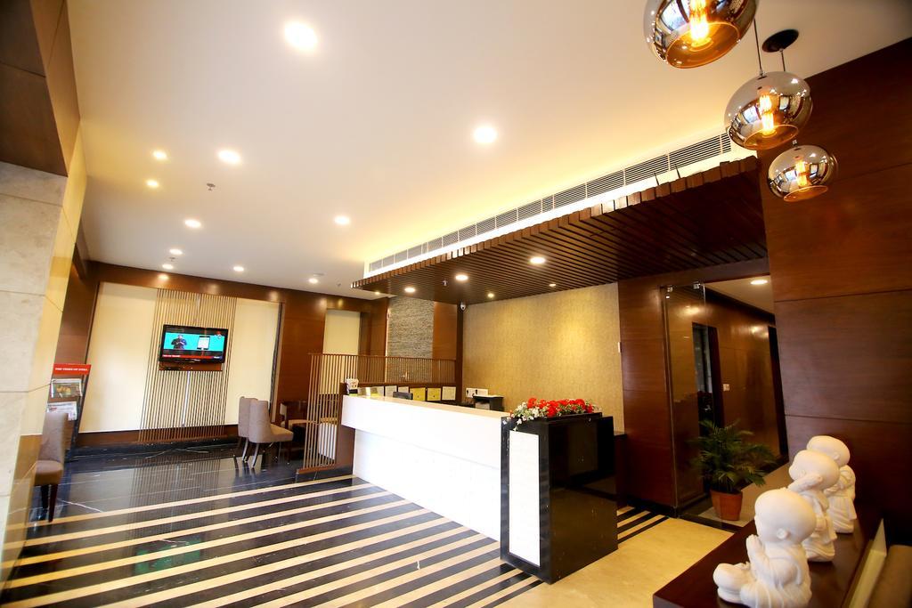 Hotel Chirag Residency Nowe Delhi Zewnętrze zdjęcie