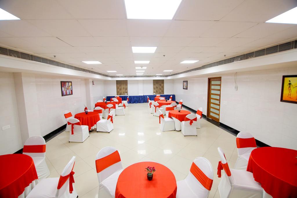 Hotel Chirag Residency Nowe Delhi Zewnętrze zdjęcie