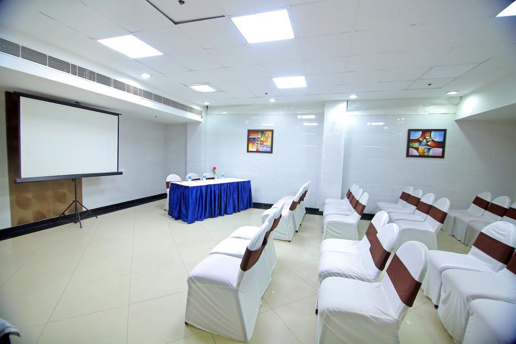 Hotel Chirag Residency Nowe Delhi Zewnętrze zdjęcie