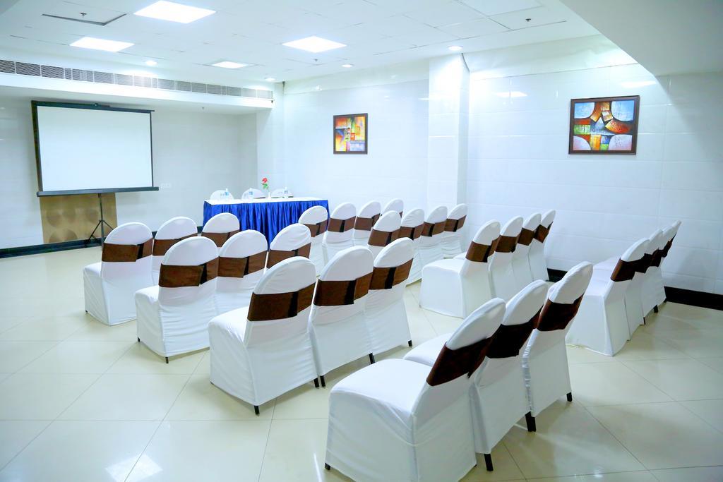 Hotel Chirag Residency Nowe Delhi Zewnętrze zdjęcie