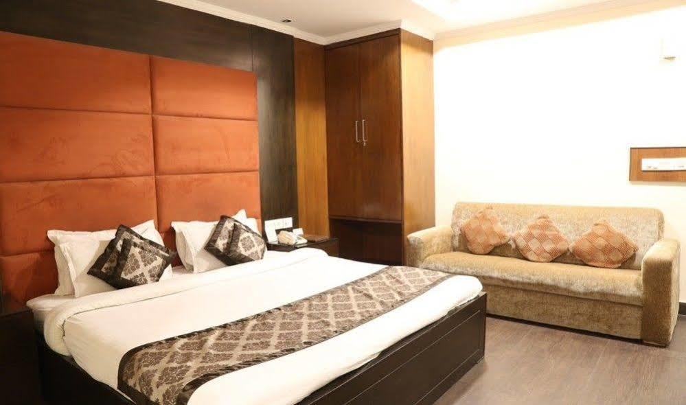 Hotel Chirag Residency Nowe Delhi Zewnętrze zdjęcie
