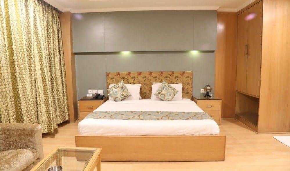 Hotel Chirag Residency Nowe Delhi Zewnętrze zdjęcie