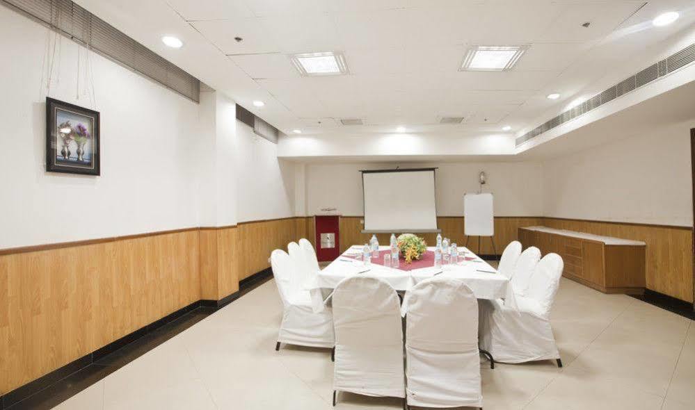 Hotel Chirag Residency Nowe Delhi Zewnętrze zdjęcie