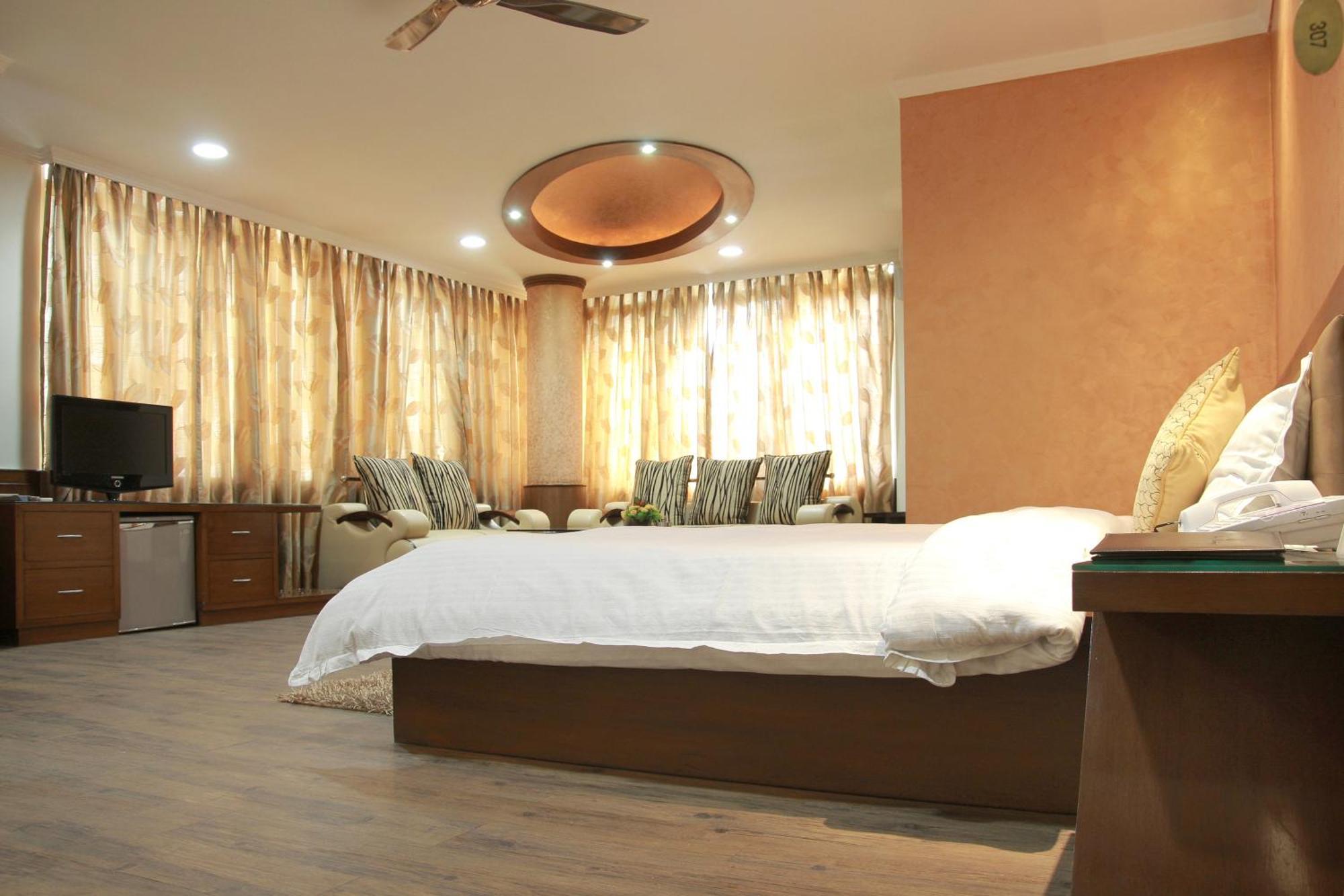 Hotel Chirag Residency Nowe Delhi Zewnętrze zdjęcie